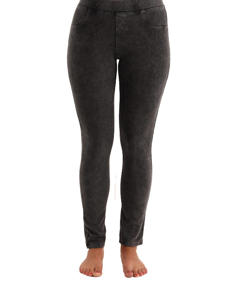 Front of a model wearing a size LG High Rise Jegging In Charcoal in Charcoal by french kyss. | dia_product_style_image_id:354454